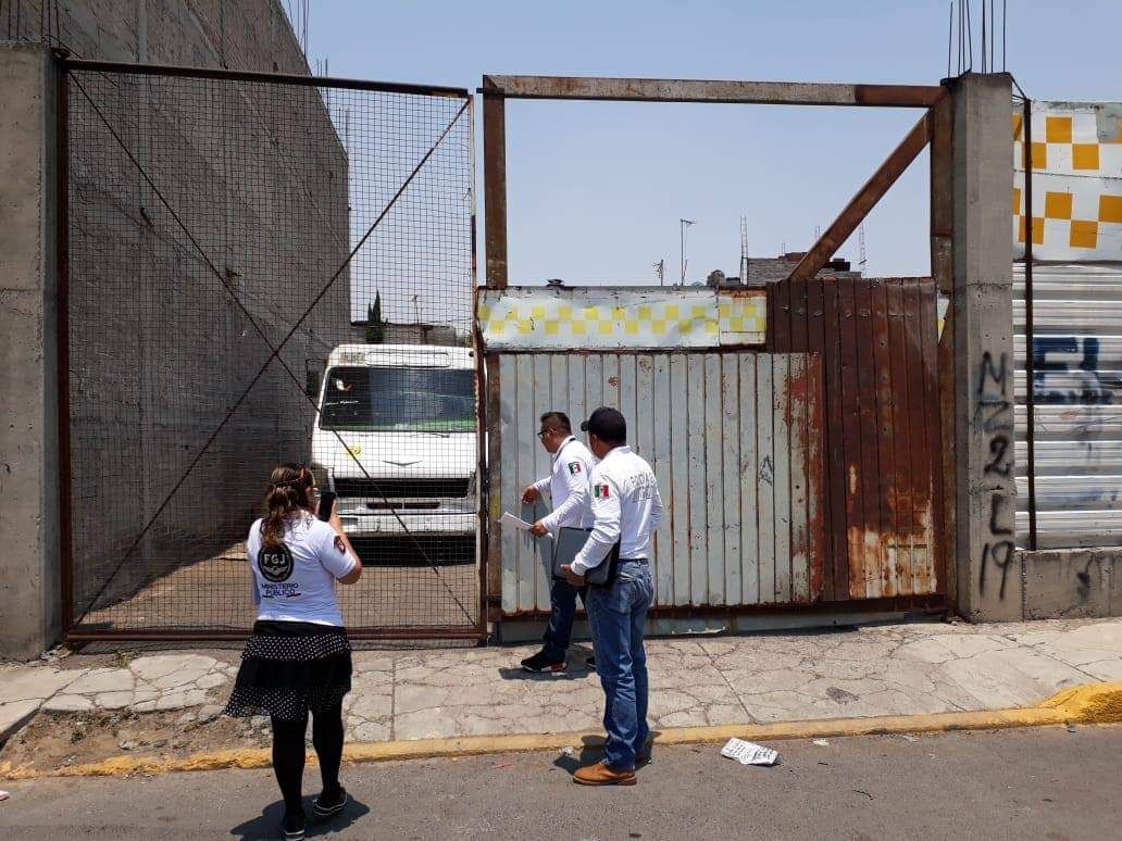 Localizan predio con vehículos y autopartes robadas en Chimalhuacán 
