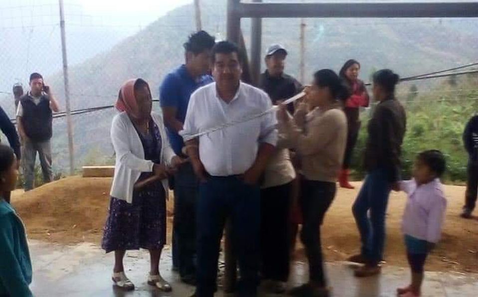 Amarran a poste a alcalde de Siltepec, Chiapas