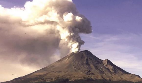 El volcán Popocatépetl emite 51 exhalaciones