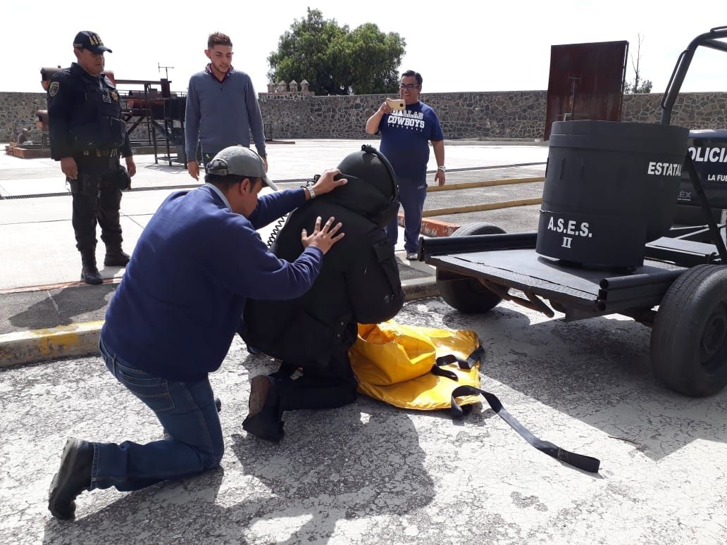 

Bomberos de Chimalhuacán se capacitan en manejo de explosivos       