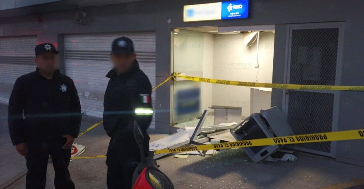 

 Policías frustran robo de cajero automático en Apaxco