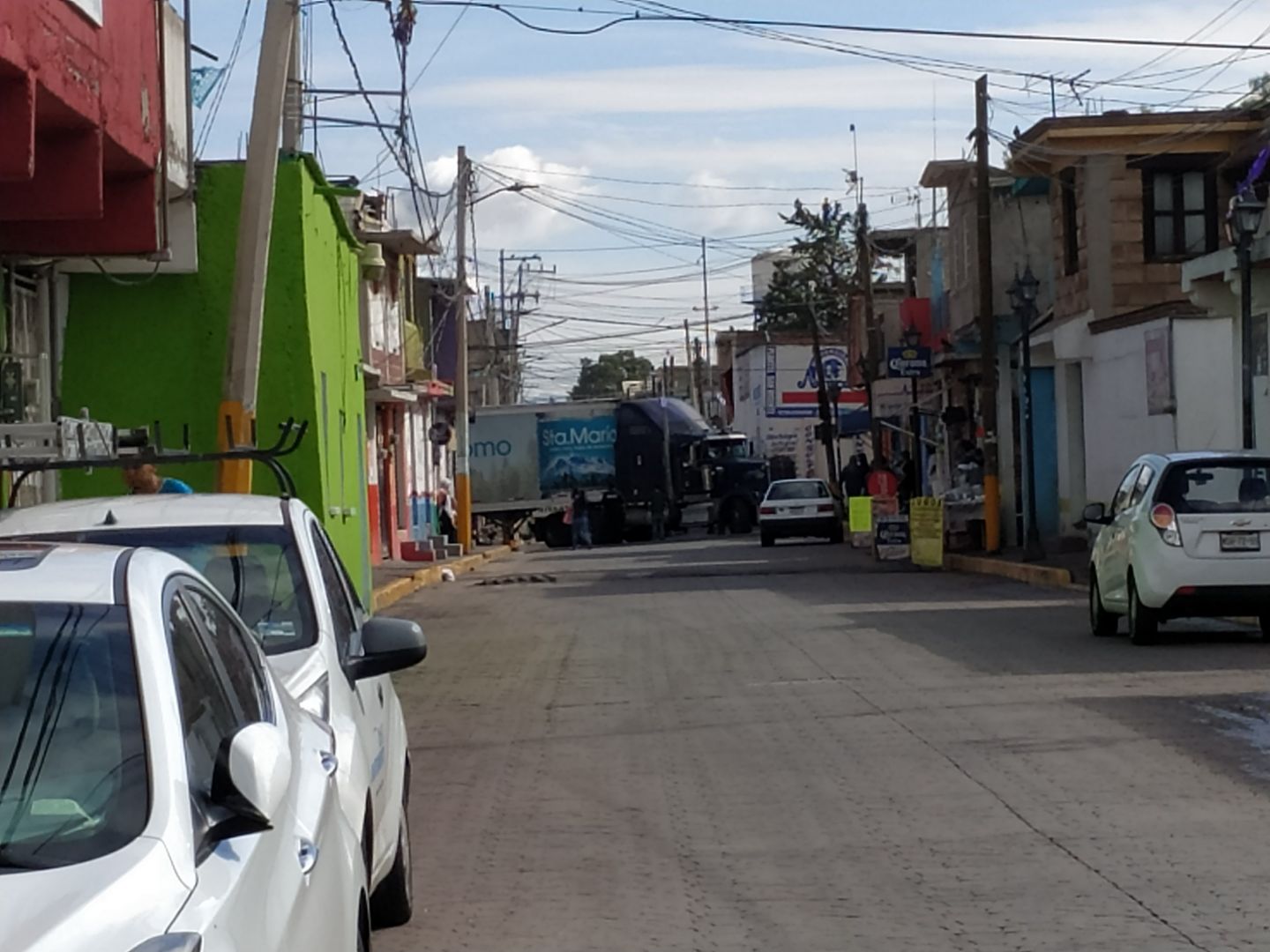 Vialidad afectada en el centro de Chicoloapan
