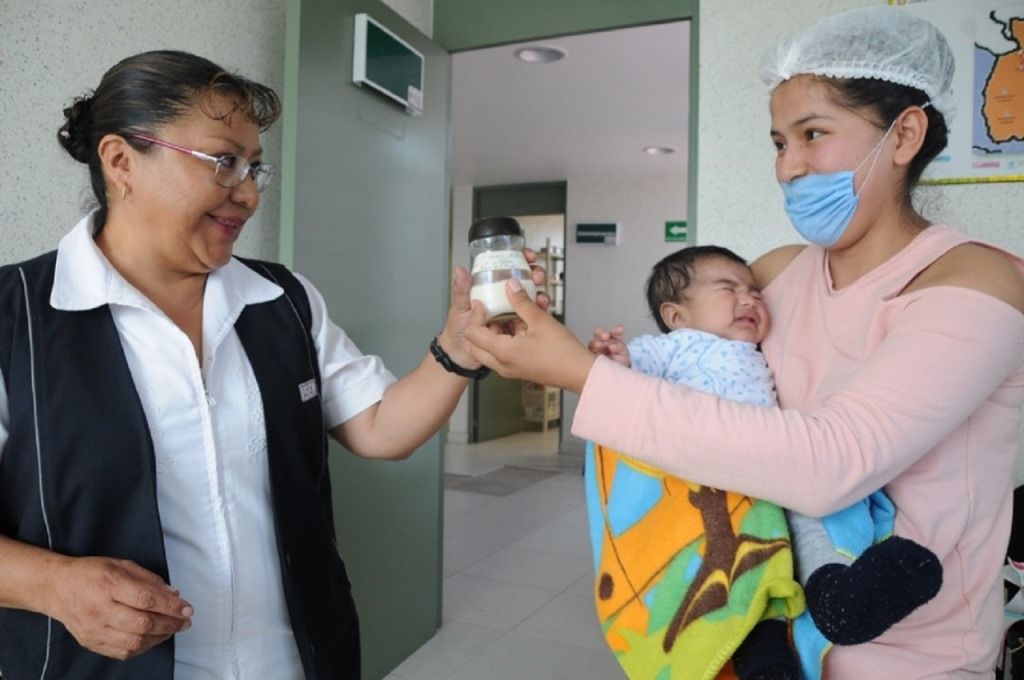 La Secretaria de Salud entrega nuevo banco de leche en hospital de Neza