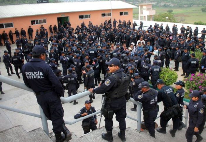 Detienen a 100 policías en Chiapas por diversos crímenes