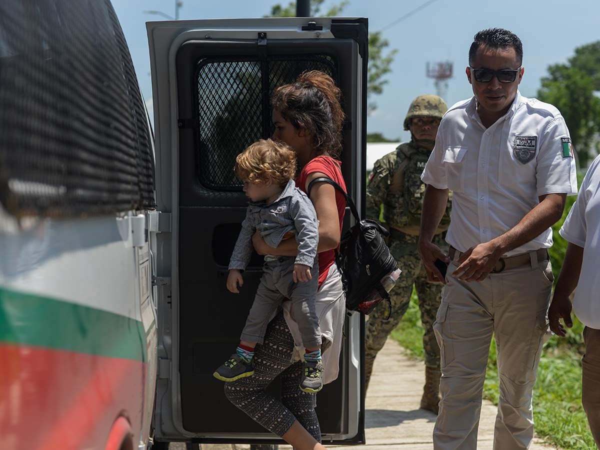 25 migrantes que viajaban en camión son detenidos