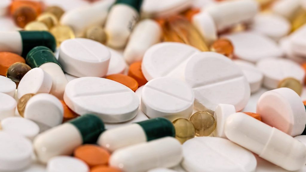 Gracias a jueces, licitan distribuidoras que suben hasta 30% costo de medicamentos 