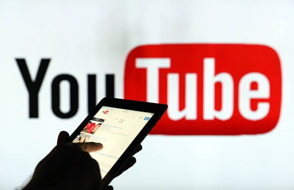 Algoritmos de YouTube facilitan a pedófilos encontrar más videos de niños, según reporte
