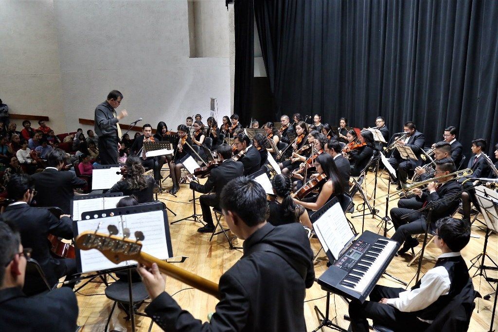 La orquesta infantil y juvenil interpreta obras clásicas