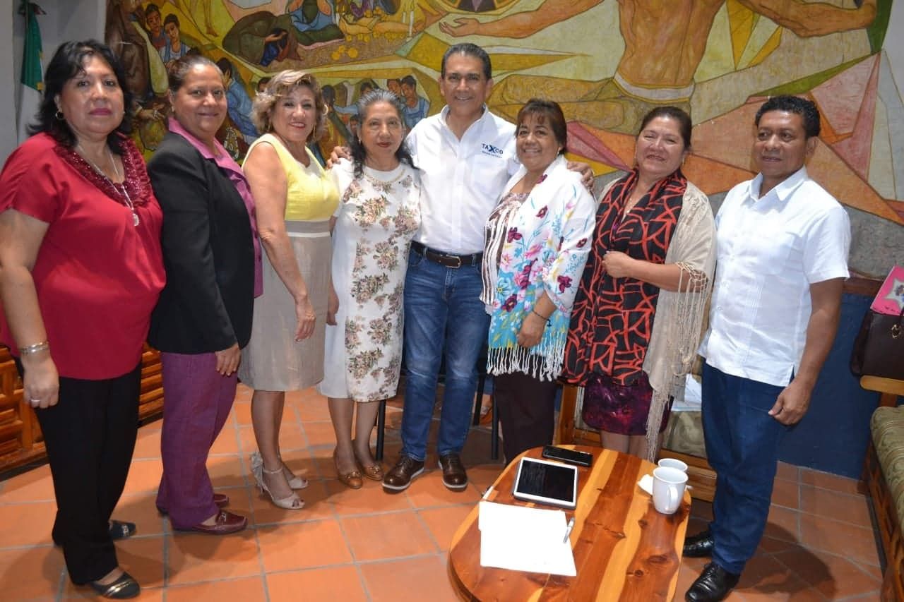 Trabaja Marcos Parra para mejorar las condiciones educativas en el municipio de Taxco.