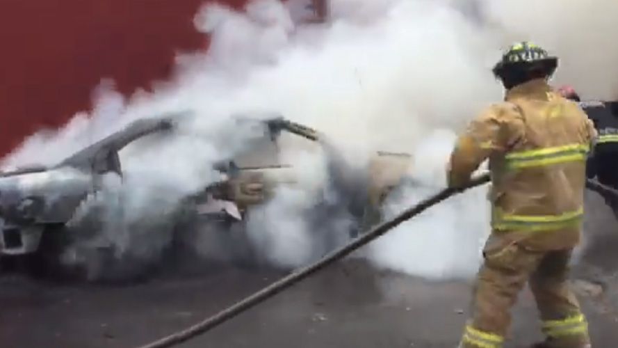 Video de Protección Civil y Bomberos Chicoloapan combatiendo un incendio en la colonia San José 