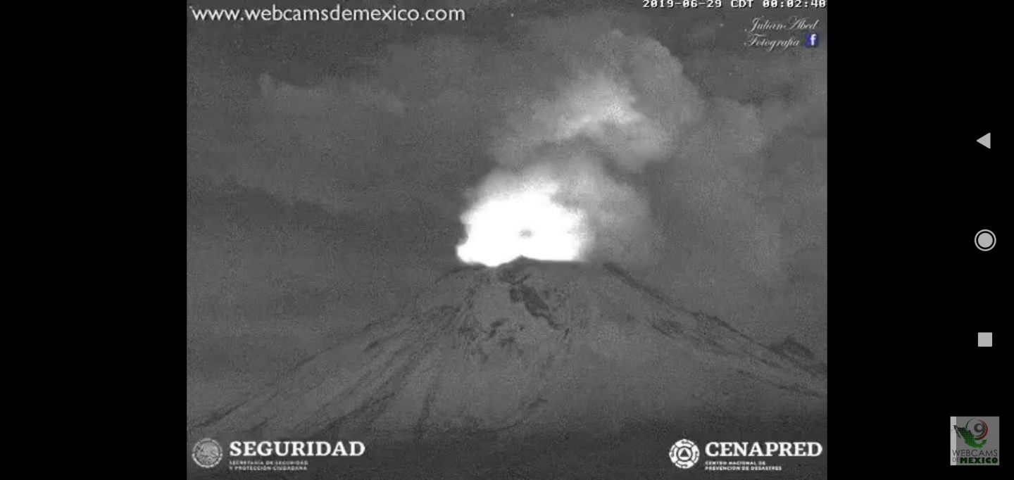 Volcán Popocatépetl presentó una explosión con material incandescente