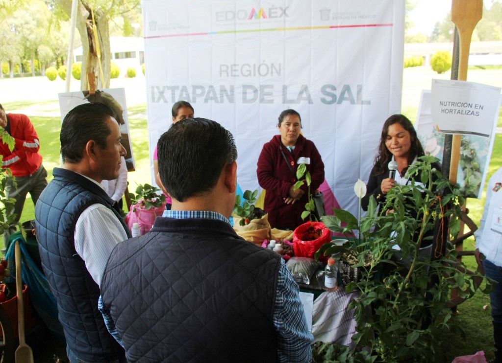 El GEM entrega actas constitutivas a 10 asociaciones rurales mexiquenses