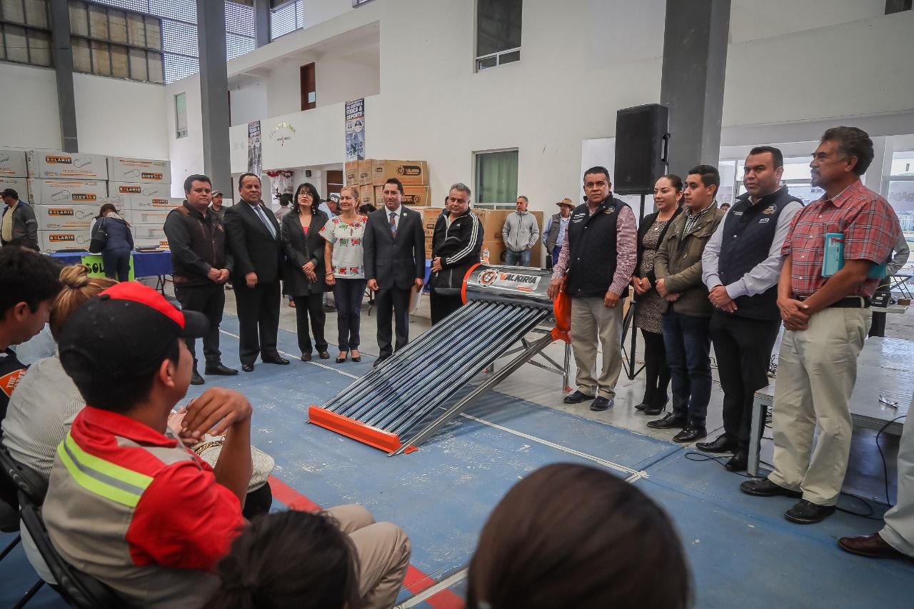 Entregan calentadores solares a bajo costo en Mineral de la Reforma