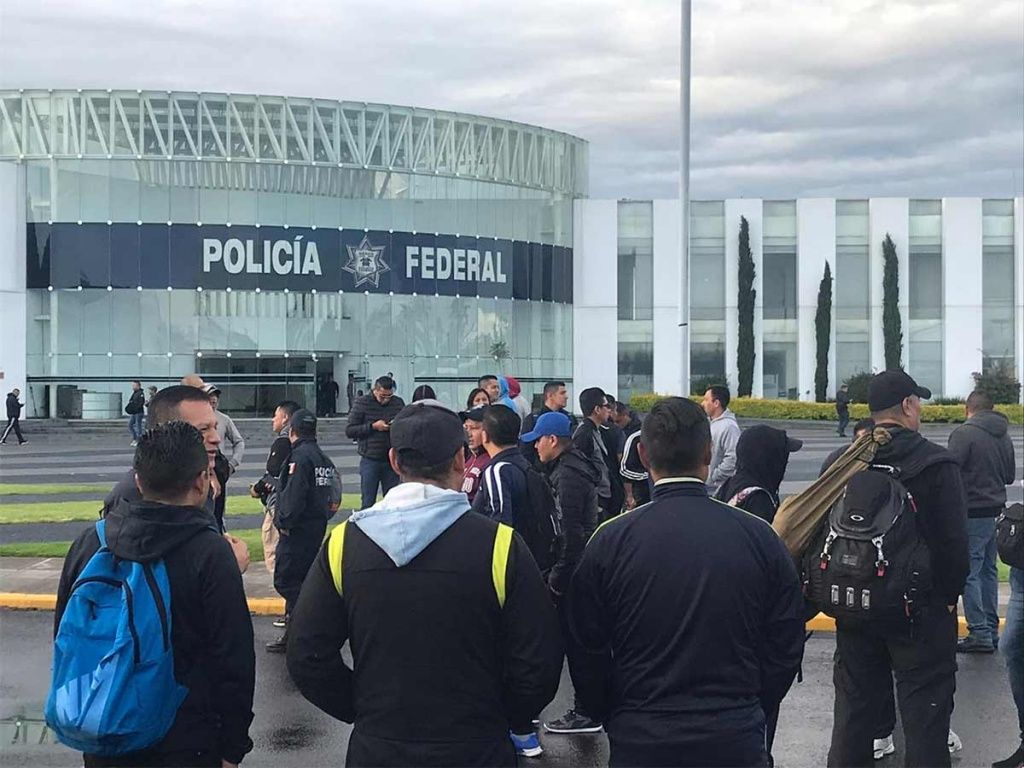  Policías federales rebeldes piden a Calderón los represente