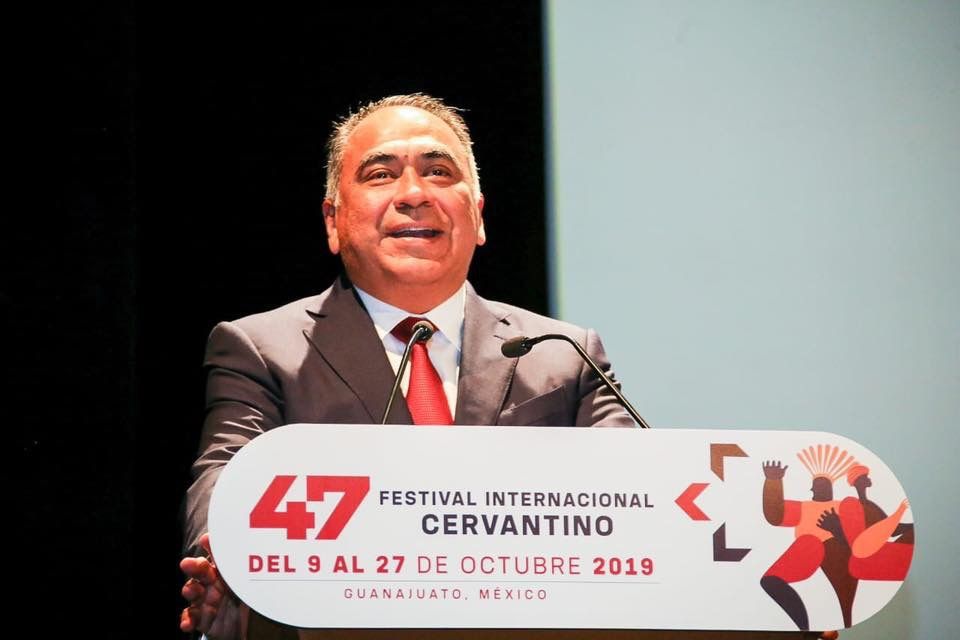 Muestra Astudillo cartelera de Guerrero, en la 47 edición del Festival Cervantino 