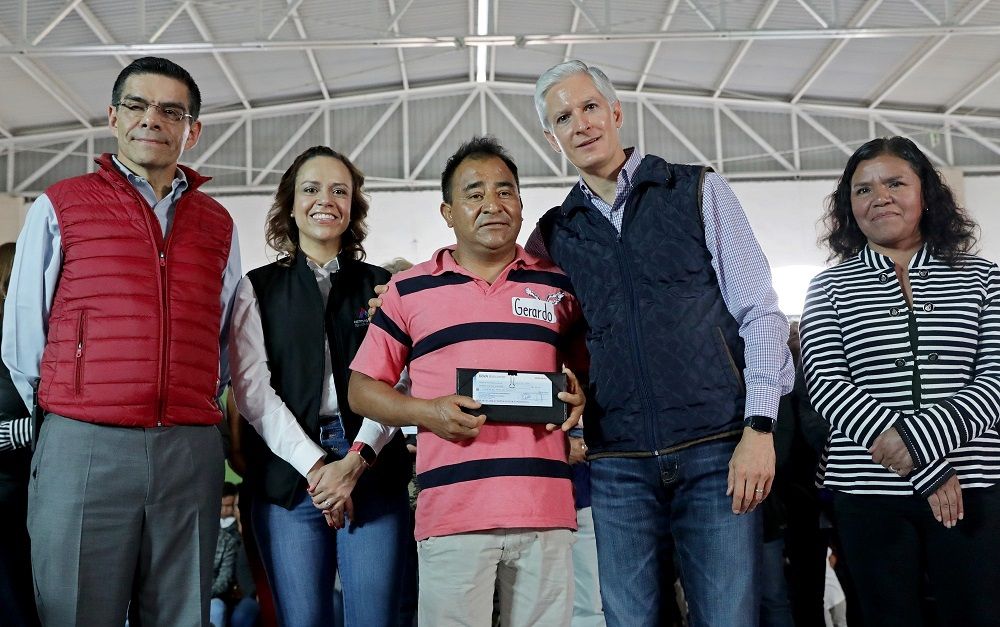
 
Se han entregado más de  12 mil microcréditos  para apoyar emprendedores mexiquenses : Alfredo Del Mazo