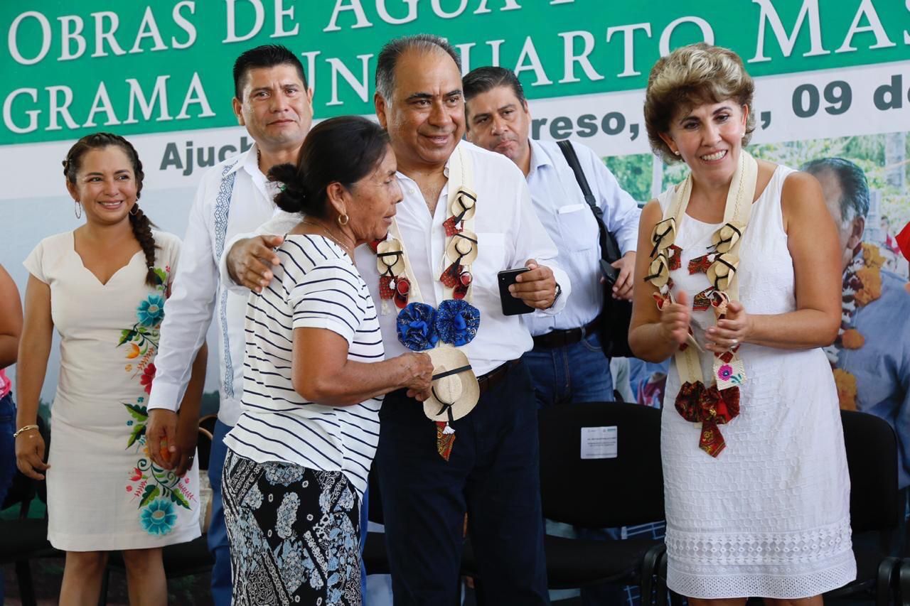 Arrancan Héctor Astudillo y Mercedes Calvo obra de rehabilitación y ampliación del sistema de agua potable en Ajuchitlán 