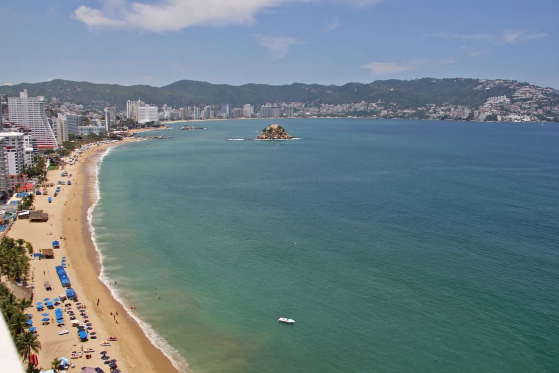 Avala laboratorio certificado estado apto de playas en Acapulco 