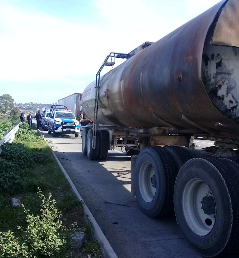 Tráiler con hidrocarburo ilegal es aprehendido en Querétaro