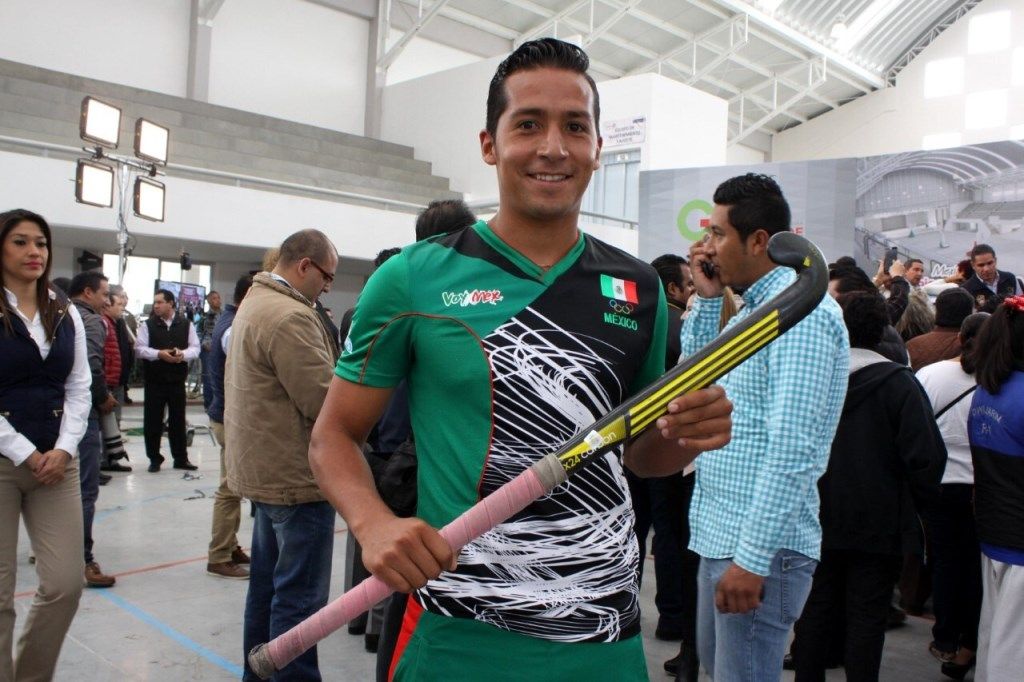 Francisco Aguilar del equipo de hockey sobra pasto rumbo a los panamericanos de Lima 2019