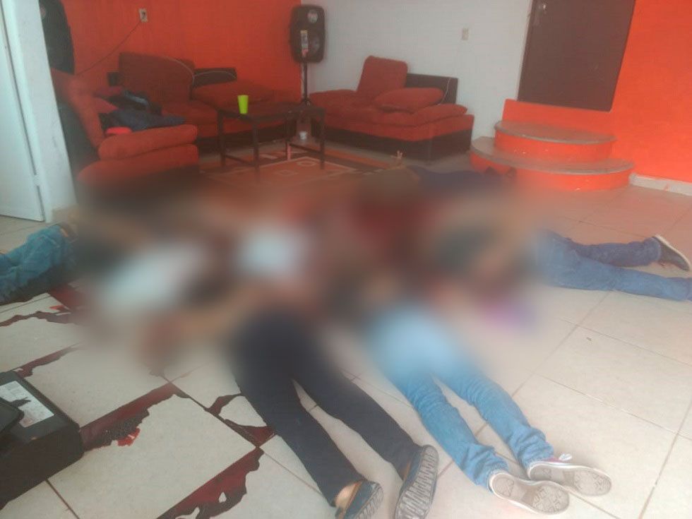 Hallan cinco cadáveres torturados y maniatados dentro de edificio en Morelia