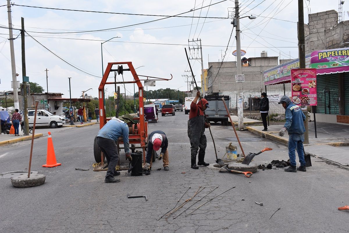 ODAPAS Chimalhuacán implementa limpieza de colectores en San Miguel Acuitlapilco

 
