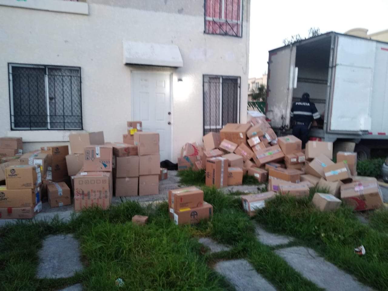 Recuperan cajas de medicamento robado en domicilio de Tecámac 