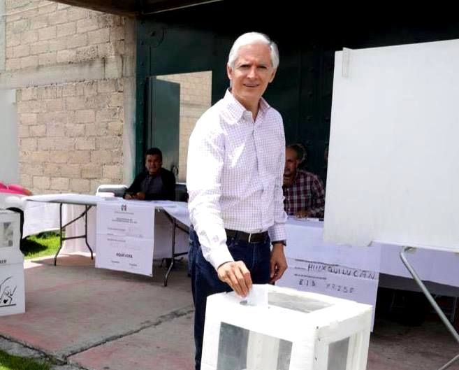 Alfredo del Mazo acudió a votar este domingo en Huixquilucan 