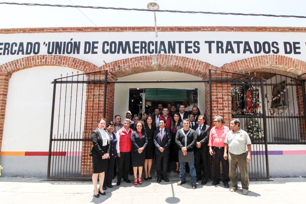 El GEM entrega obras en los mercados de Temascalcingo y Teoloyucan