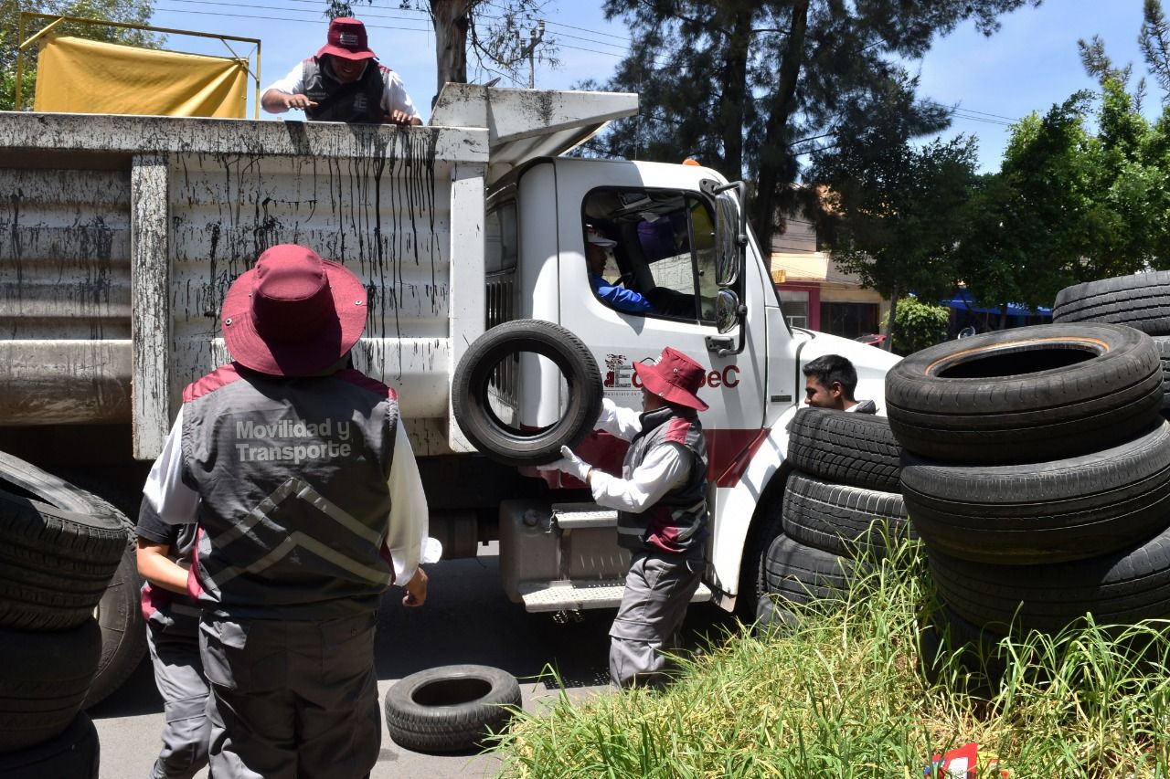 Realizan operativos para retirar objetos que obstaculizan las calles de Ecatepec