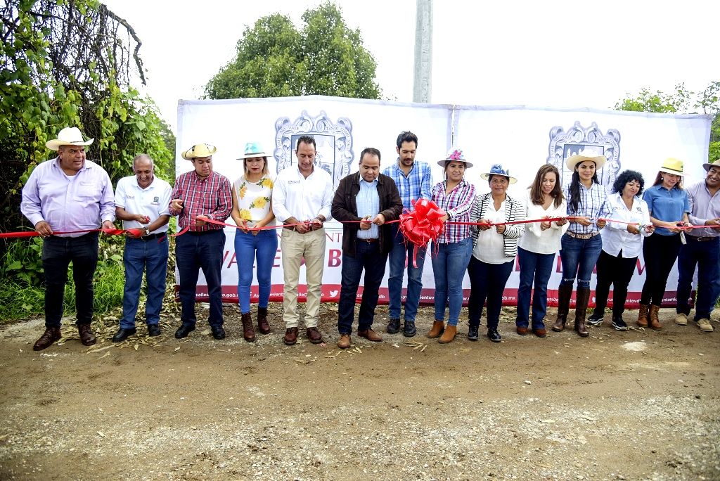 El GEM entrega obras de infraestructura para pobladores de Valle de Bravo