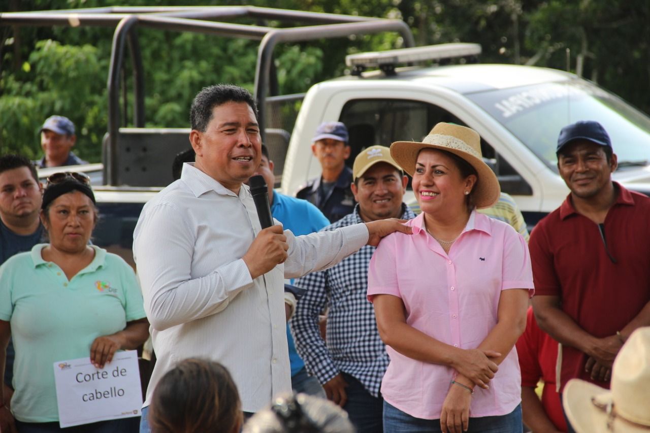 Apoya Tomás Hernández Palma a comunidades de San Marcos 