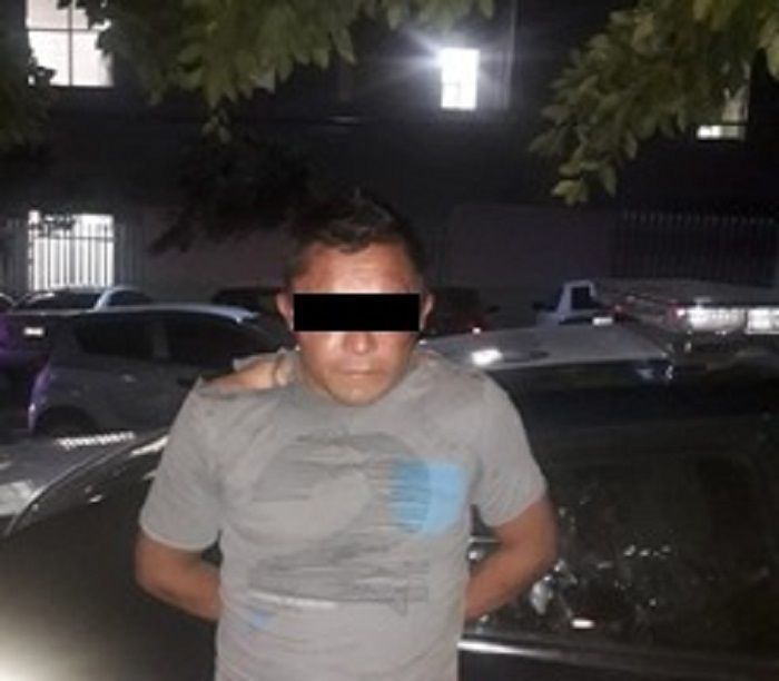 Detiene policía de Ecatepec a sujeto dedicado al robo de autos a mano armada