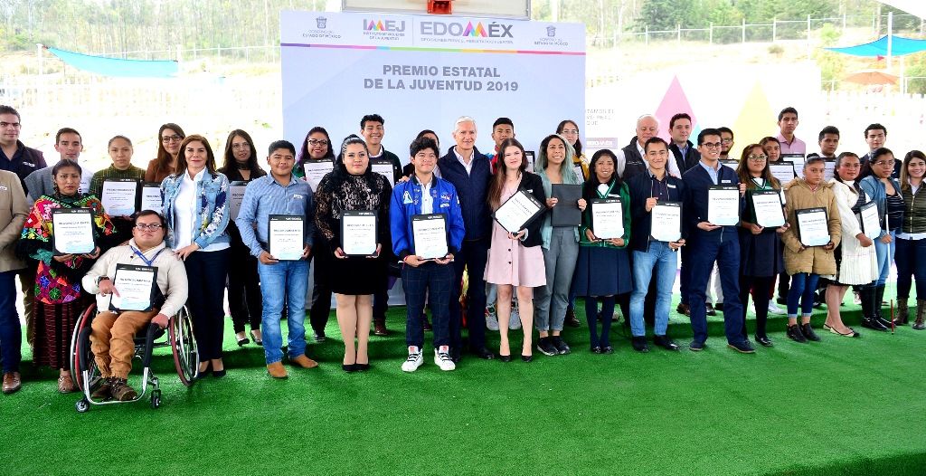 Alfredo del Mazo reconoce a jóvenes mexiquenses con el premio Estatal de la Juventud