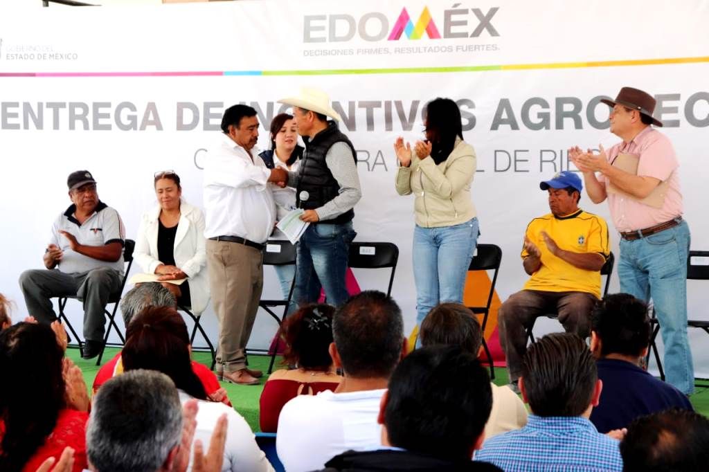 La Sedagro apoya a agricultores en tonatitla con 25 toneladas de cemento