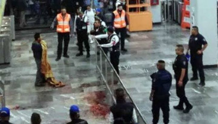 Hombre se corta el cuello en Metro Pantitlán