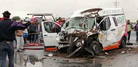 Cuatro  muertos y 6 heridos  en choque de camioneta del DIF de Alfajayucan y "torton"