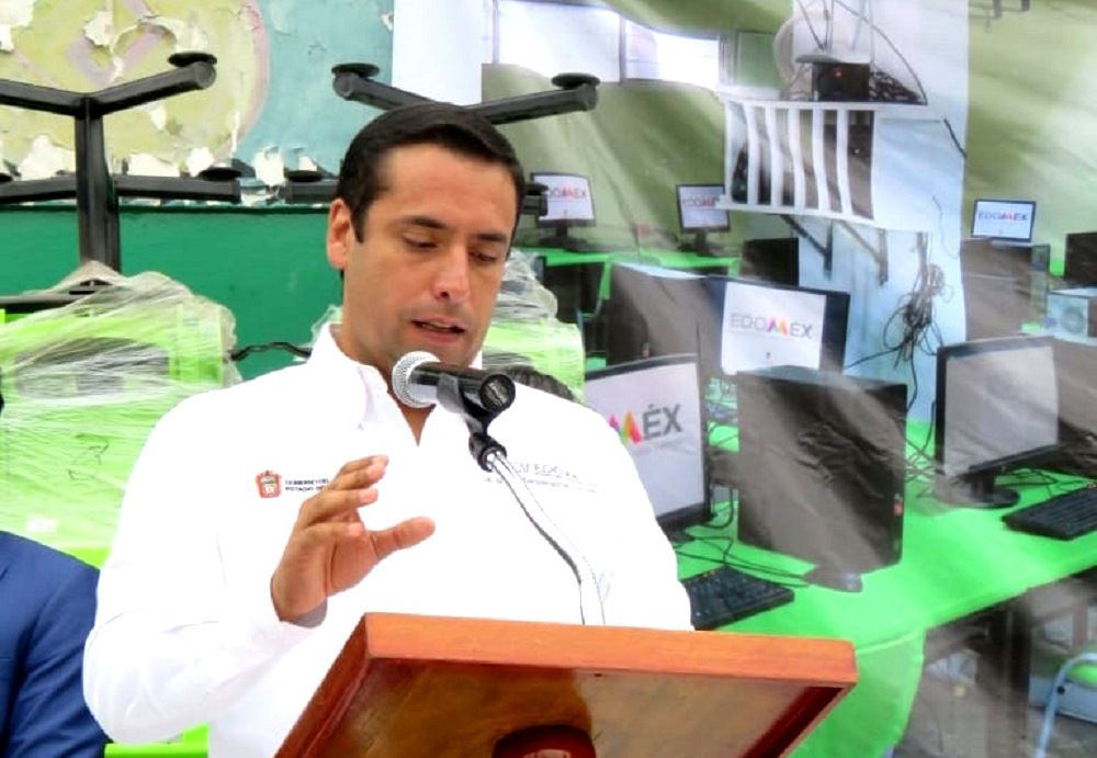 El GEM entrega mobiliario y equipamiento a planteles federalizados de Tlalnepantla