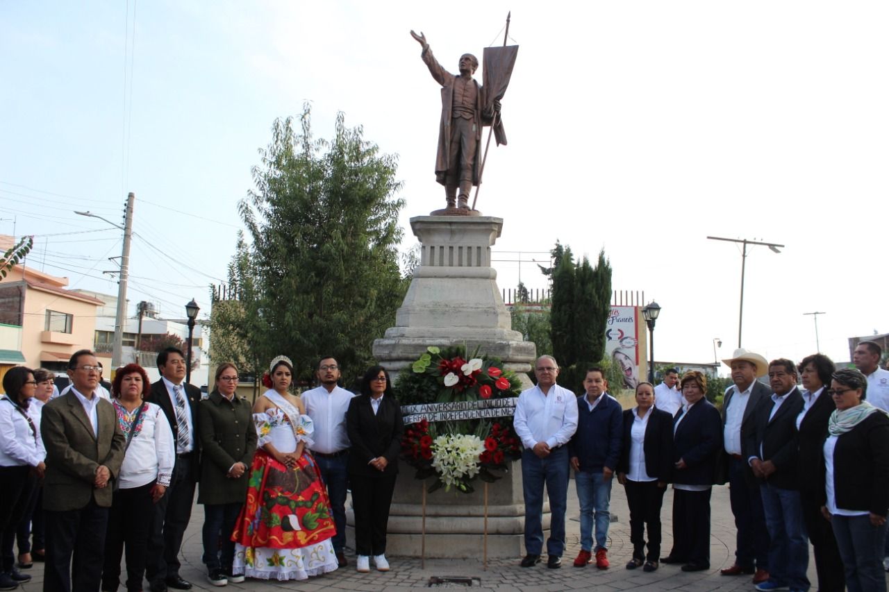 Sandra Luz Falcón encabeza en Texcoco tradicional desfile en conmemoración al 209 aniversario de la Independencia de México