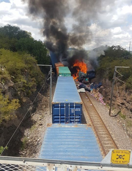 En Nopala, tres heridos por choque de dos trenes