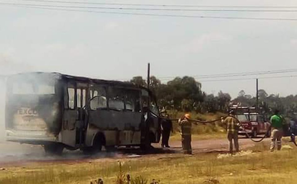 En Tepetlaoxtoc queman un camión, acusan extorsión