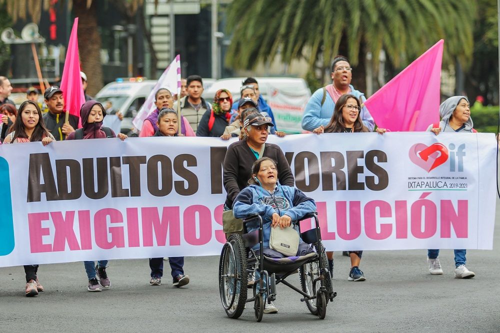 
Adultos mayores de Chimalhuacán e Ixtapaluca exigen  al gobierno federal cumplimiento de programas sociales