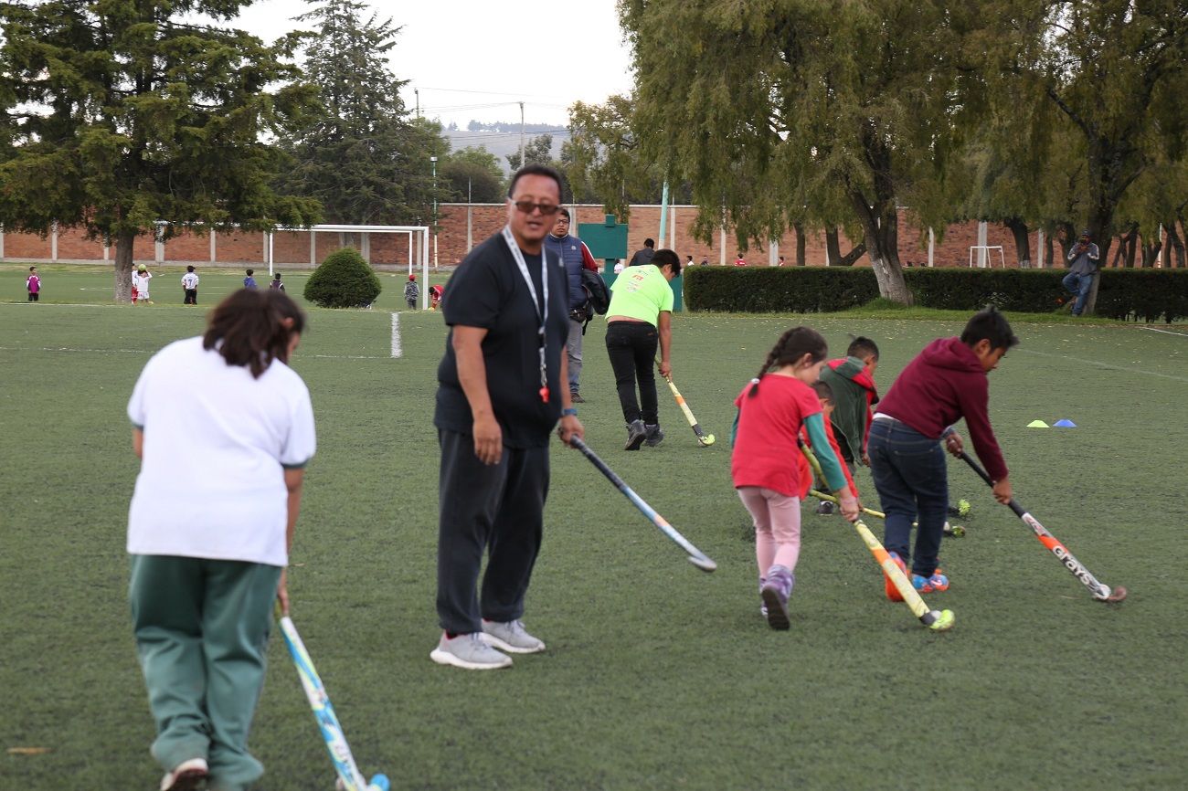 Inicia actividades escuela de formación de Hockey sobre pasto en Zinacantepec 
