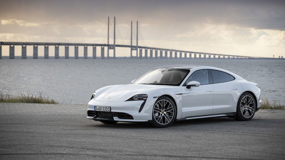 El Porsche Taycan ya está aquí: coche eléctrico de 450 km de autonomía, hasta 260 km/h y carga del 80% de batería en 15 minutos