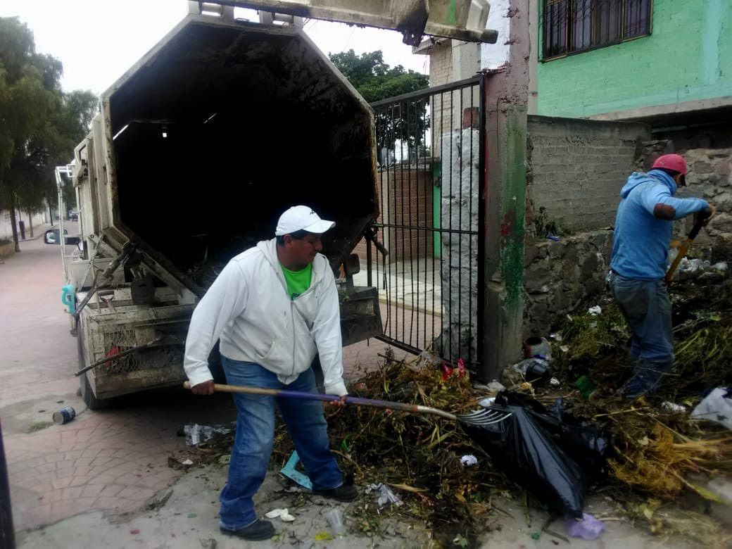 Refuerzan faenas de limpieza en panteones de Ixtapaluca