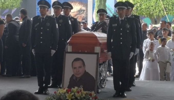 Despiden al alcalde de Valle de Chalco con un homenaje 
