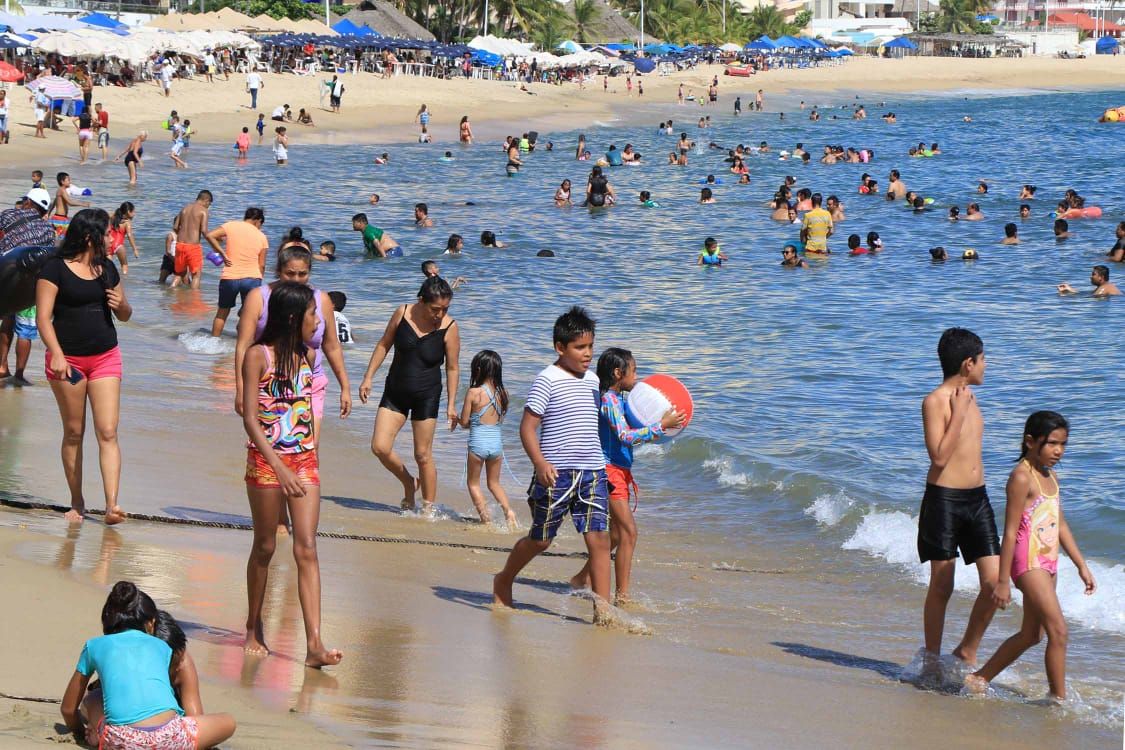 Acapulco, destino con playas limpias, dicen turistas; alcanza el puerto 66.4% en hospederías 