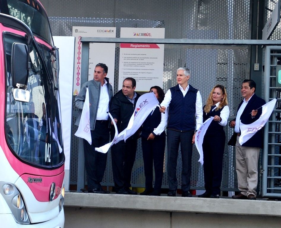 Alfredo del Mazo pone en operación más unidades del Transporte Rosa en la línea 3 del Mexibús
