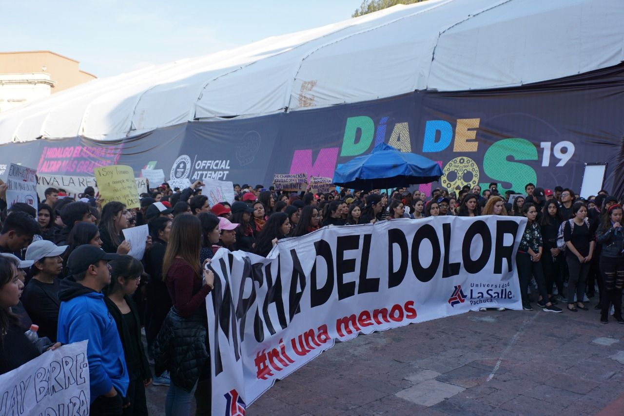En Pachuca, realizan Marcha del Dolor por feminicidio de joven 
