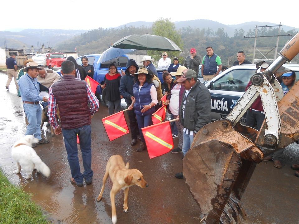 Ayuntamiento continua diversidad de obras en Tepetlaoxtoc